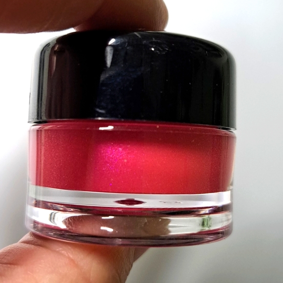 Mary Kay Lip 💋 lacquer - Picture 2 of 3